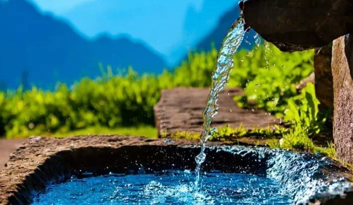 Преимущества использования природной воды из скважины: здоровье, экономика, экология.